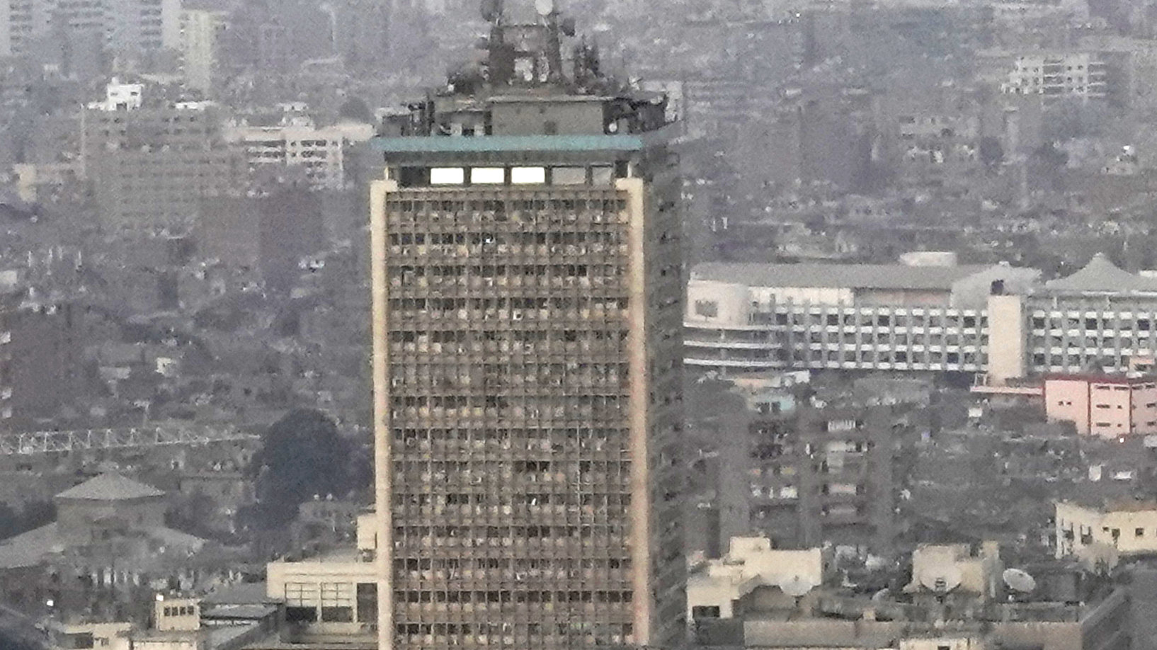 بسبب عدم صرف دواء له.. موظف يُلقي بنفسه من مبنى التلفزيون المصري
