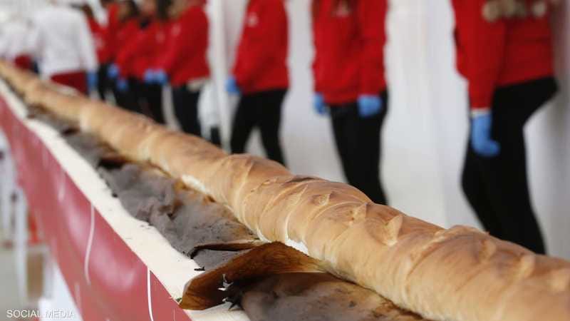 فرنسا تنتصر على إيطاليا بـ"أطول" رغيف خبز في العالم