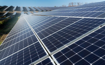 Iraq proceeds with building its first large solar panel