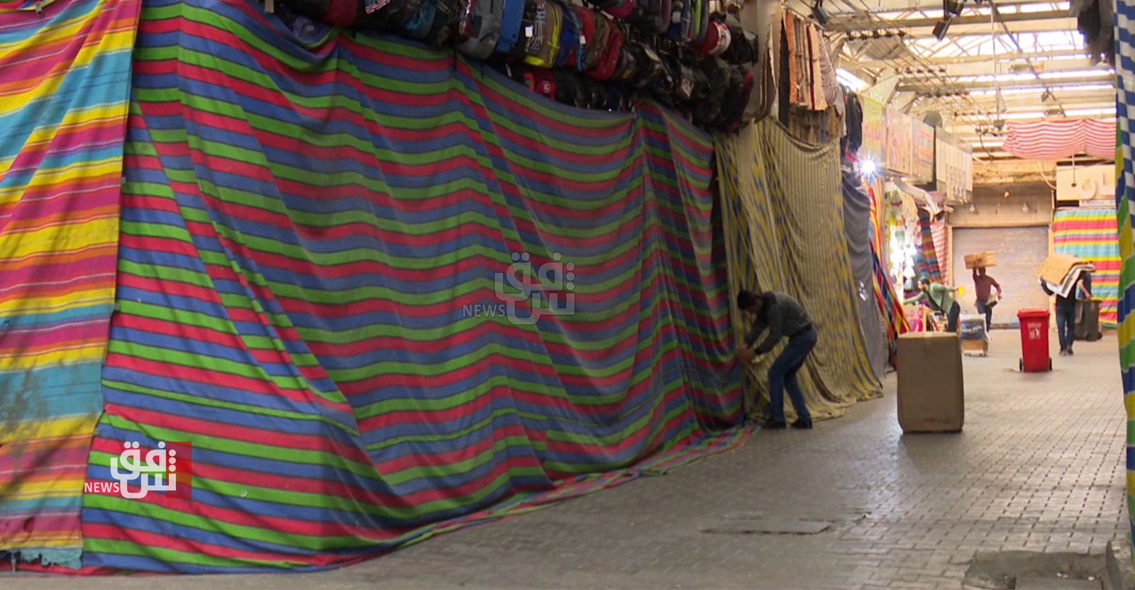 يغلقون محالهم بـ"قطع قماش".. دهوك تمنع "تقليداً غريباً" في أسواق المحافظة (صور)