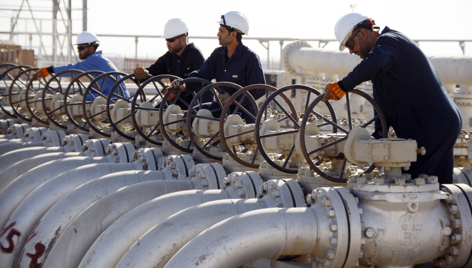 Basrah crudes inch down following global oil decline