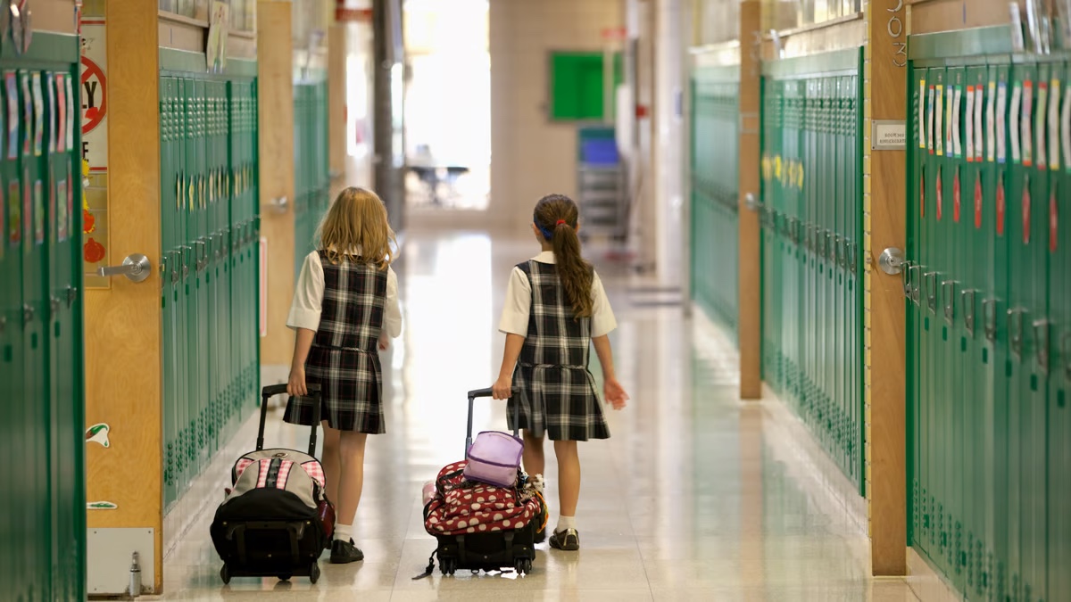 علماء النفس يحذرون من سياسات "ضارة" في المدارس الأمريكية