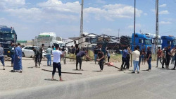 سواق الشاحنات في نينوى يقطعون طريق الموصل - أربيل وينصبون خيام الاعتصام