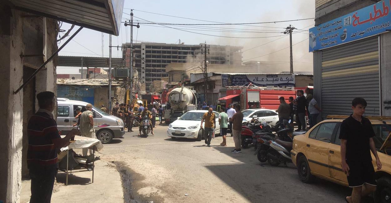 اندلاع حريق بمخازن للتجهيزات الغذائية وسط العاصمة بغداد