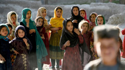 "نخاسة اختيارية".. أفغان "يبيعون" بناتهم لتسديد الديون وتوفير الطعام