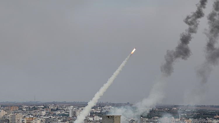 Hamas fires rockets at Tel Aviv