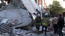 بالفيديو.. لحظة انهيار مبنى في مدينة اسطنبول التركية