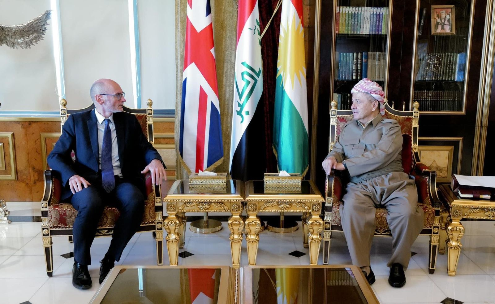 Kurdish Leader Barzani, UK Ambassador discuss Baghdad-Erbil disputes