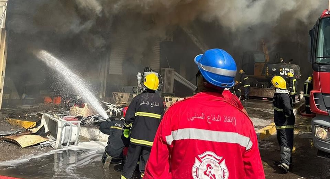 اندلاع حريق داخل مخازن تجارية خلف صندوق الاسكان العراقي وسط بغداد