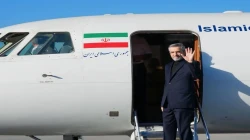 علي باقري يبدأ زيارته في بغداد من نصب المهندس وسليماني.. فيديو