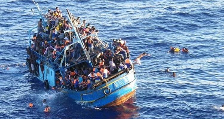 بينهم عراقيون.. غرق سفينتين تقل عشرات المهاجرين قبالة السواحل الإيطالية