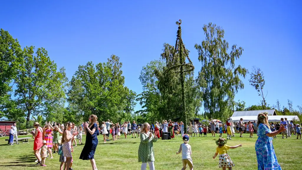الانقلاب الصيفي.. احتفالات عارمة بأطول نهار في السويد