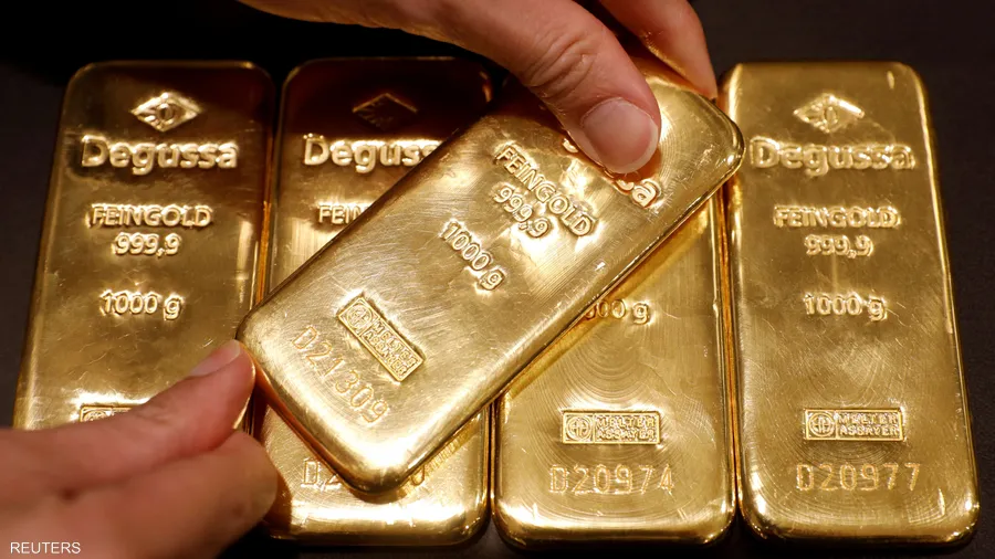 أسعار الذهب تنخفض متأثرة بارتفاع الدولار