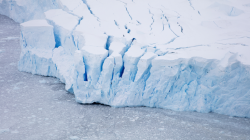 مدفون تحت الجليد.. علماء يكتشفون نهراً عمره 40 مليون سنة في القطب الجنوبي