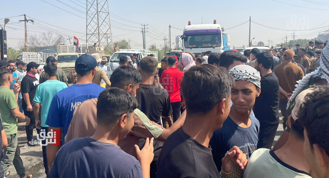 صور .. محتجون على تردي الخدمات يقطعون طريق بغداد - كركوك