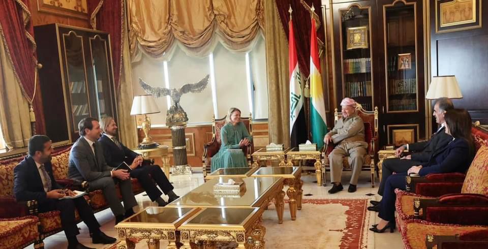 مسعود بارزاني والقنصل البريطاني الجديد يناقشان الوضع السياسي في العراق