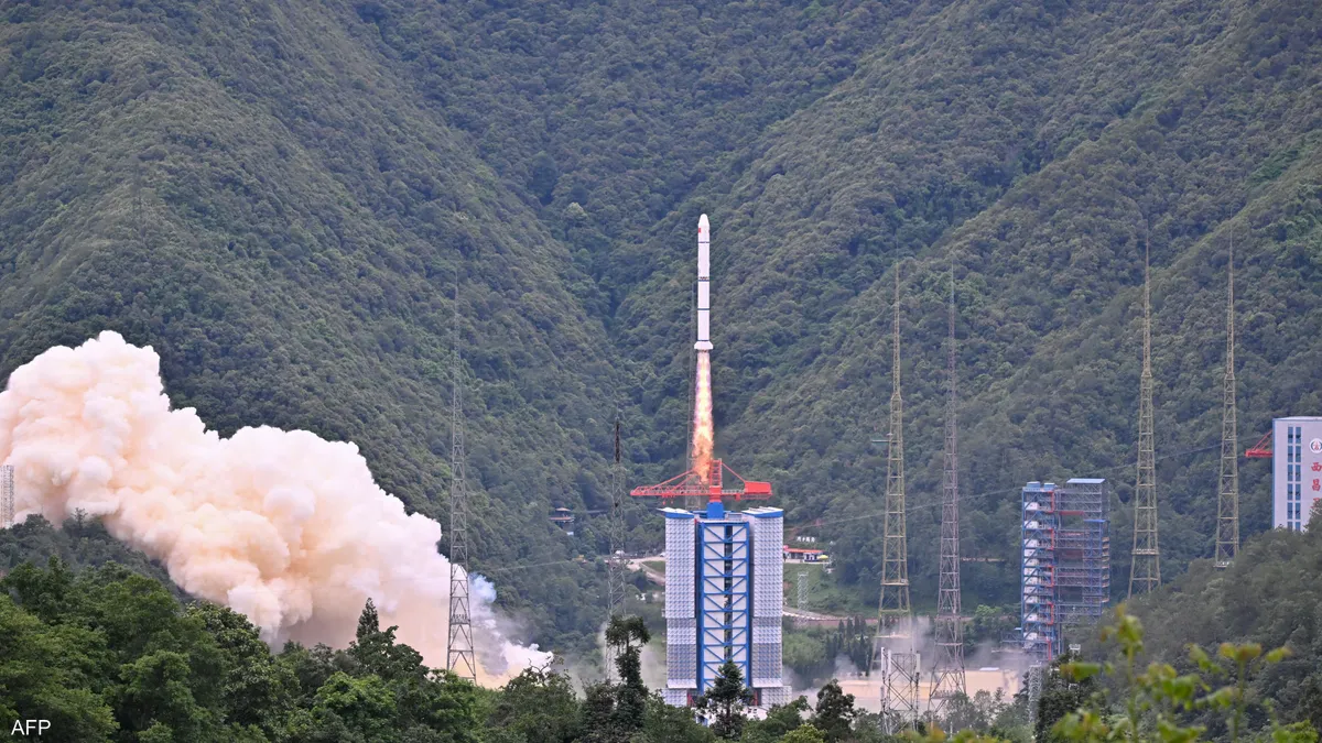 "جزء" من صاروخ فضائي صيني يسقط فوق منطقة مأهولة (فيديو)