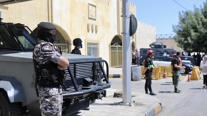 الأردن يعلن ضبط مخبأ سري يحوي متفجرات شرق عمان