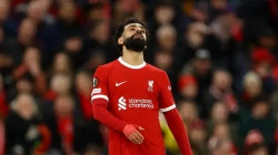 بسبب تقدمه بالعمر.. لاعب سابق يرجح بقاء محمد صلاح في ليفربول "مجاناً"