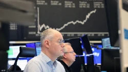 European shares post quarterly loss as markets await French elections