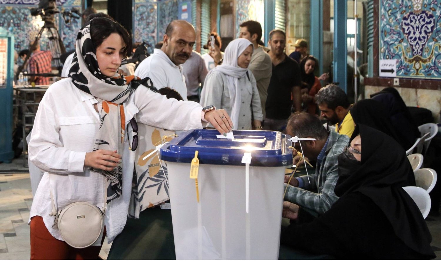 هيئة الانتخابات الإيرانية تعلن عن جولة إعادة بين بزشكيان وجليلي