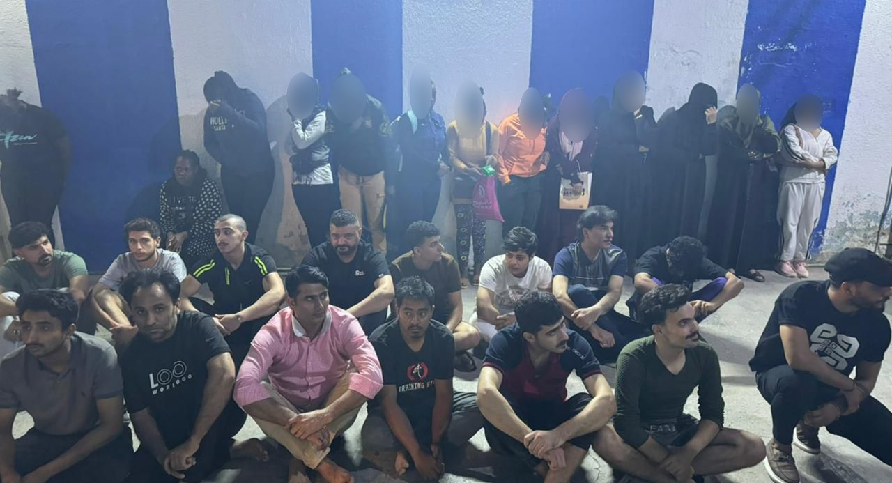 اعتقال نساء يمارسن "البغاء والسمسرة" وعشرات الأجانب في بغداد