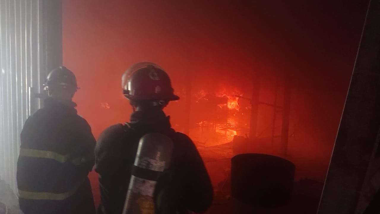 اندلاع حريقين في بغداد والدفاع المدني يستنفر (صور)