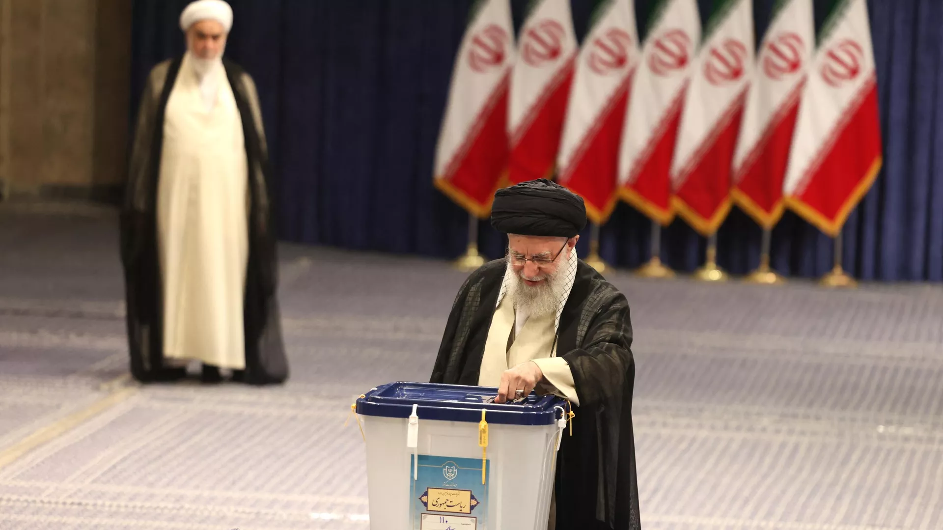 خامنئي يقر بتدني نسبة المشاركة في الانتخابات الايرانية