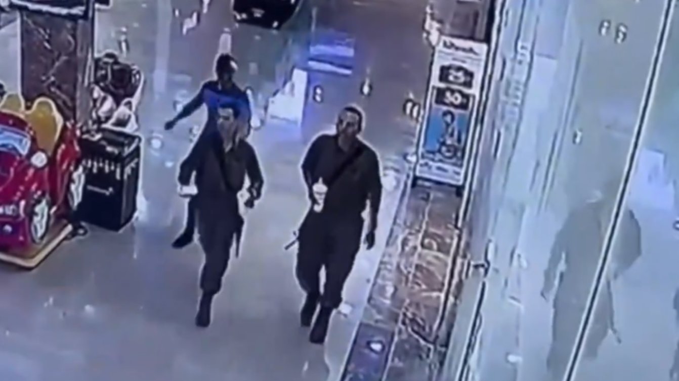 هجوم طعن داخل مركز تجاري في إسرائيل يودي بحياة شخص ويصيب آخر