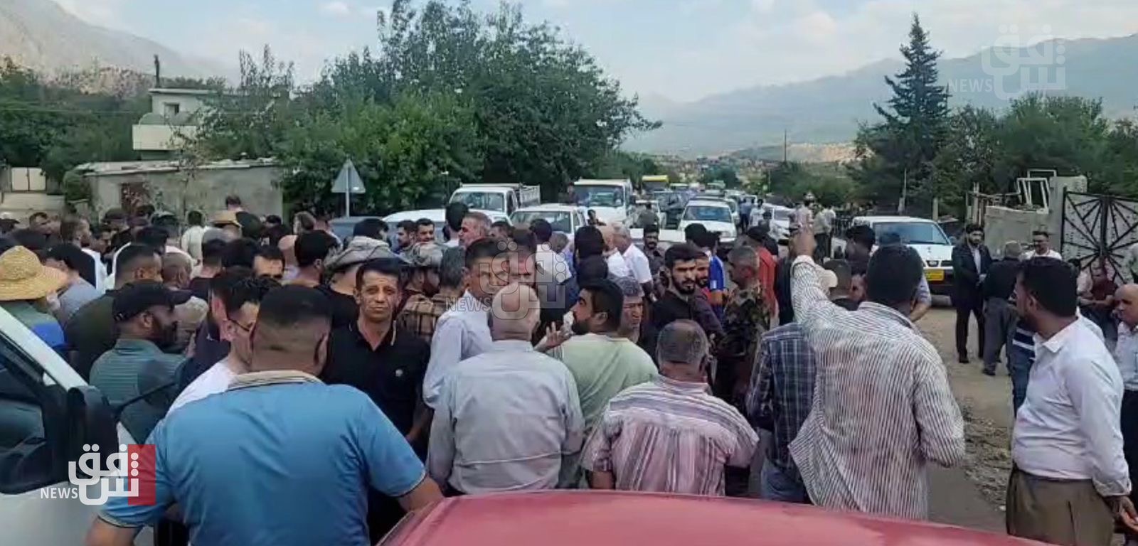 Residents block road in protest against Turkish shelling in Duhok