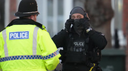 الأمن يلاحق رجلاً يحمل أشلاء بشرية بحقيبة في بريطانيا