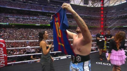 استفز الريال بقميص ميسي.. ملاكم شهير يصبح بطل برشلونة الجديد