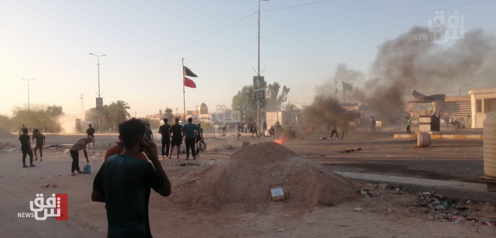 النجف.. كرّ وفرّ بين متظاهرين وقوات الأمن بسبب "الكهرباء" (صور)