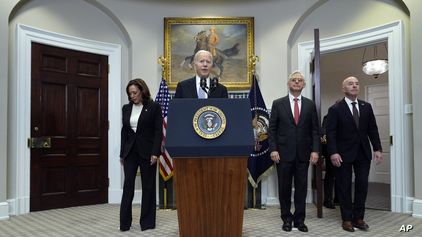 Biden condemns violence following assassination attempt on Trump