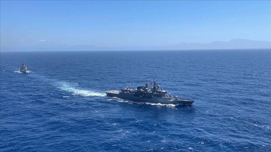 هجوم على سفينة تجارية عند سواحل الحديدة اليمنية