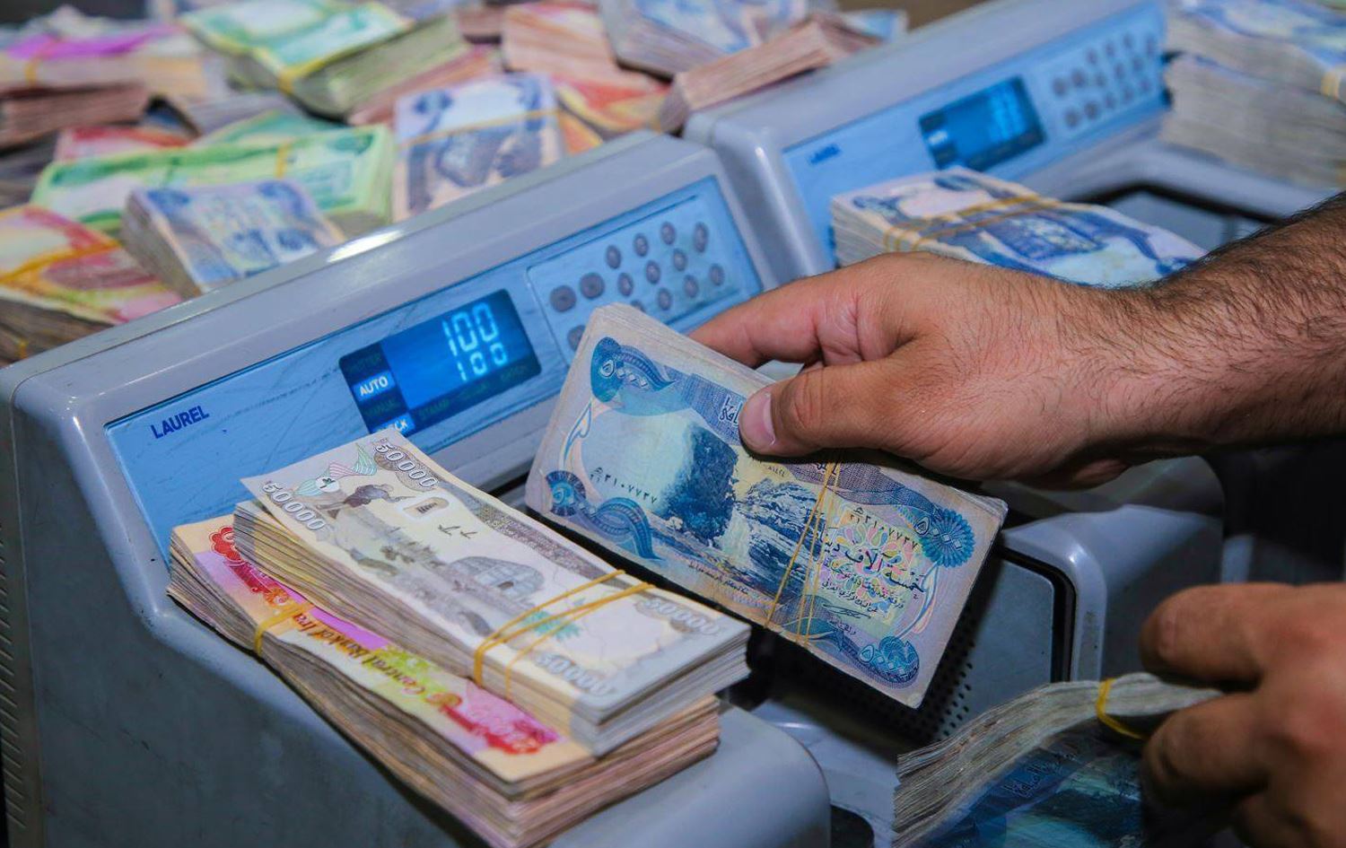 Federal deposit of nearly 700 billion dinars funds Peshmerga and Security salaries in Kurdistan