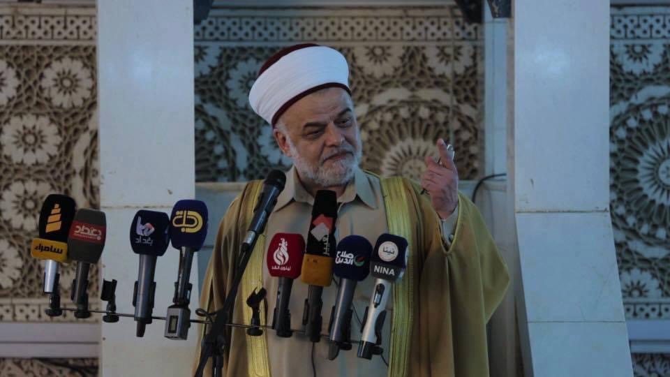 خطيب جامع "أبو حنيفة" يحذر من "فتنة طائفية" في العراق يقودها سياسيون "مهزوزون"