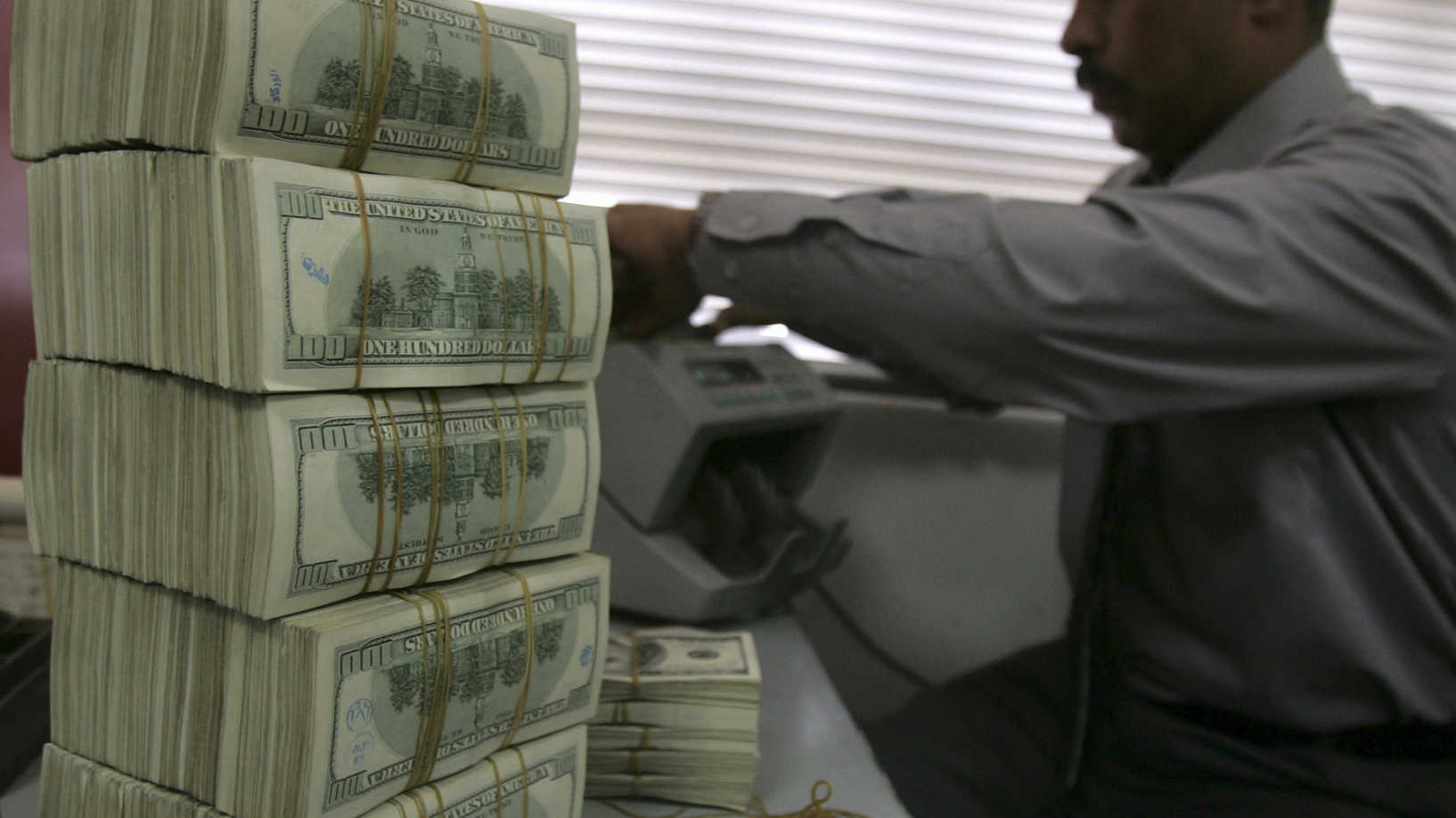 الموازنات المهدورة.. تقديرات تصل لـ450 مليار دولار وأموال "أغنياء العراق" تعادل 9 دول مجتمعة