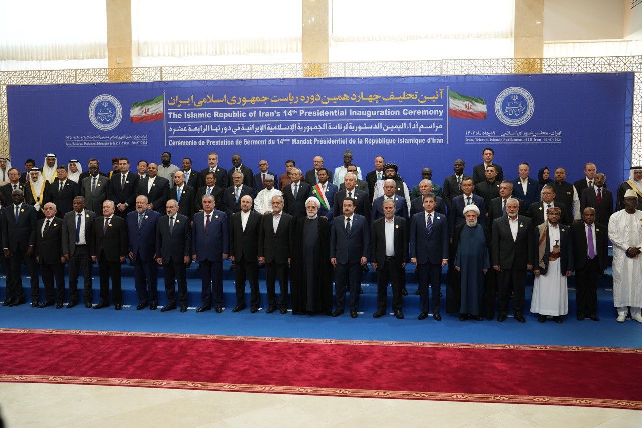 نيجيرفان بارزاني يشارك في مراسم أداء اليمين للرئيس الإيراني الجديد (صور)