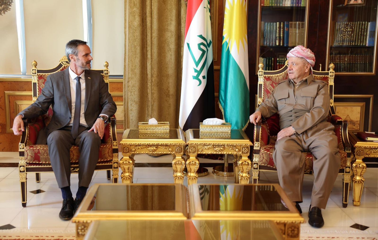 مسعود بارزاني يبحث مع القنصل الهولندي في أربيل الأوضاع السياسية في العراق