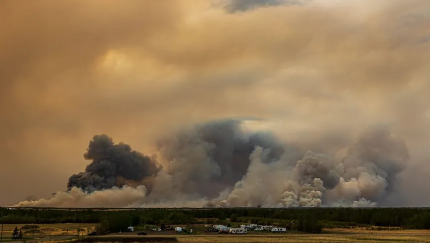 تحذيرات من ارتفاع معدلات انبعاثات الكربون جراء حرائق الغابات في العالم