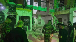 النجف.. انهيار "حسينية" والدفاع المدني ينقذ إيرانيين من تحت الأنقاض (صور)