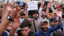 إصابة أكثر من 25 محتجاً من ذوي المهن الطبية بمحاولة تفريق جموعهم في بغداد