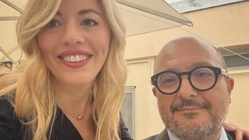 علاقة غرامية مع "مؤثرة" تطيح بوزير الثقافة الإيطالي