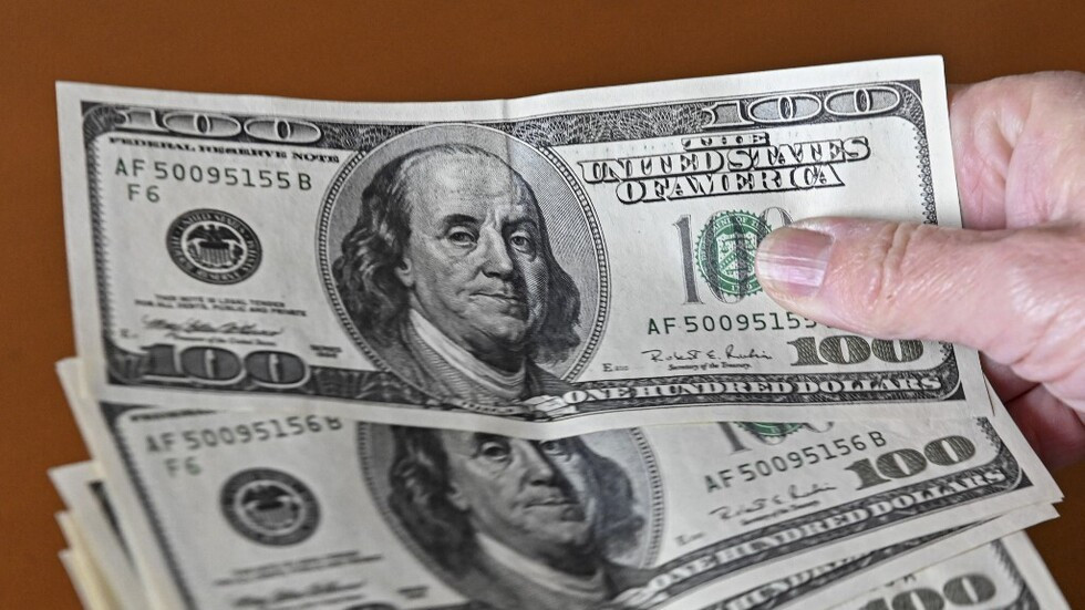 Dollar prices stabilize in Baghdad, rise in Erbil markets