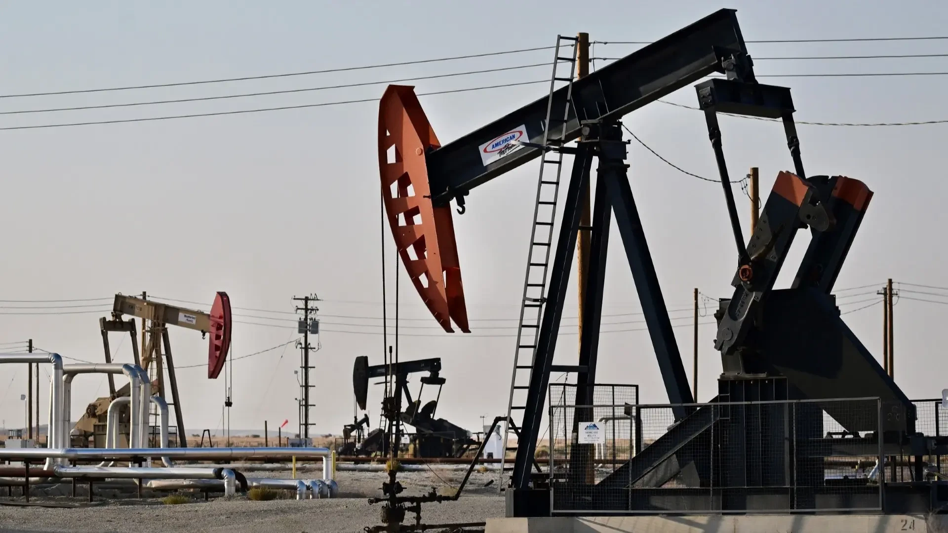 Oil on track for weekly climb on potential Mideast supply disruption