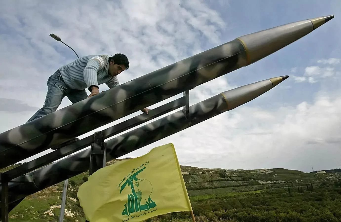 Hezbollah launches major rocket attack on Israeli cities