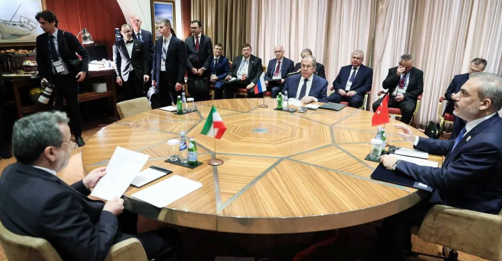 تحول مفاجئ.. إيران تدعو نظام الأسد والمعارضة إلى حوار سياسي