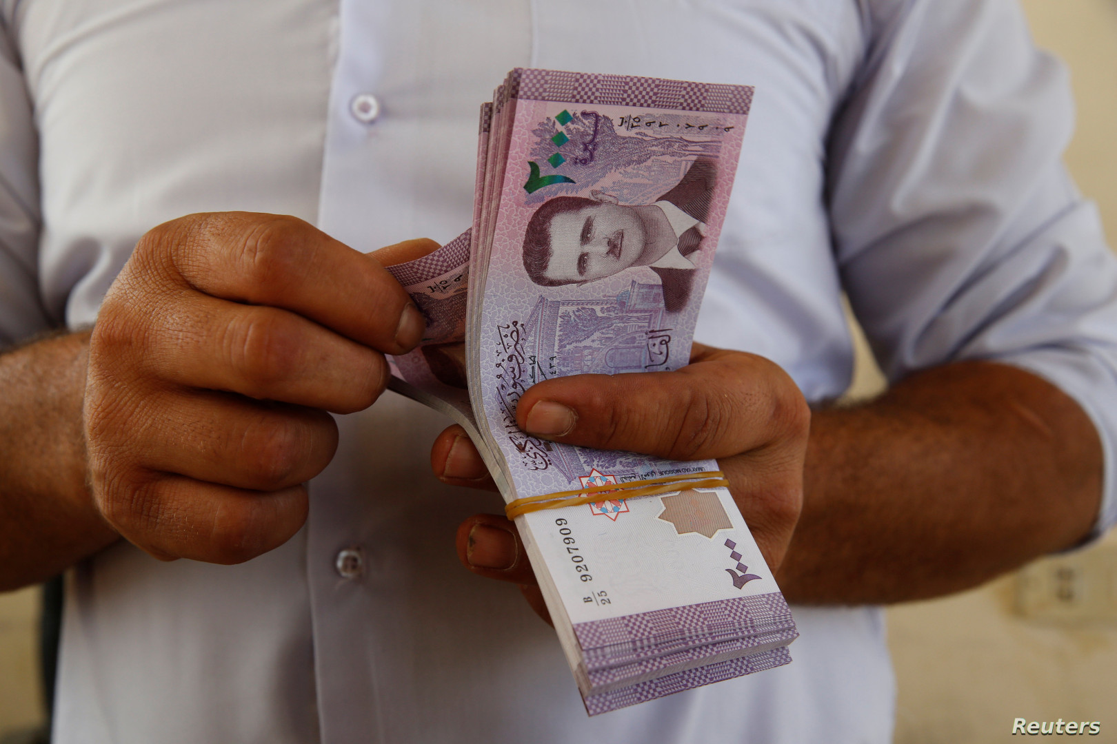 Unprecedented collapse of the Syrian pound after the fall of Assad