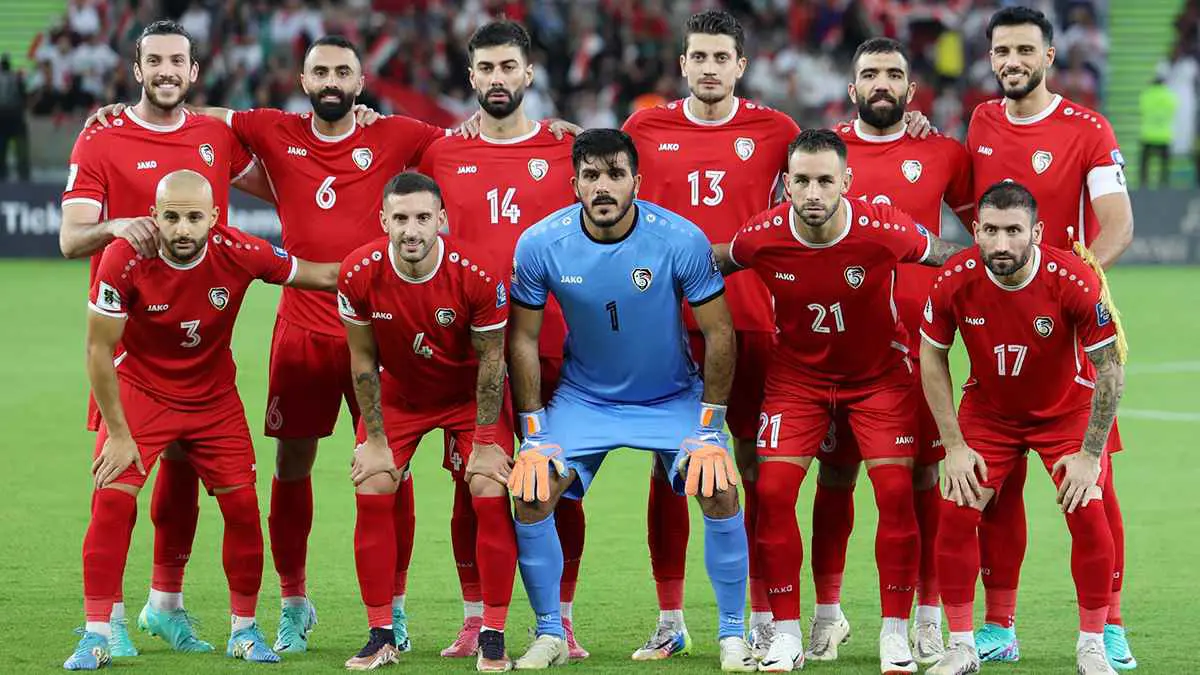 المنتخب السوري لكرة القدم بألوان جديدة "بعيداً عن المحسوبيات والفساد" (صورة)